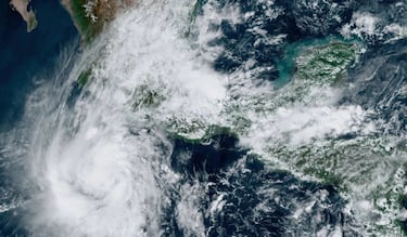 Así es una bombogénesis, tormenta más peligrosa que un ciclón: ¿podría llegar a México con el avance de Alvin?