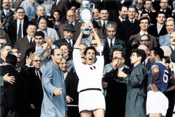 Lleg¨® a Milan en 1954 y permaneci¨® hasta pr¨¢cticamente su retirada en 1967. En los m¨¢s de diez a?os que estuvo en el club italiano, destac¨® por su liderazgo desde el eje de la defensa que le llevaron a lucir el brazalete de capit¨¢n durante varias temporadas. Fue campe¨®n de la Copa de Europa en 1963.