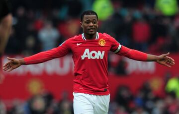 Patrice Evra (37 años), ganador de 21 títulos repartidos con el Mónaco, Manchester United y Juventus, el francés tuvo un desliz con el Olympique de Marsella cuando pateo a un aficionado en un entrenamiento, fue suspendido hasta el 30 de junio del 2018 y l