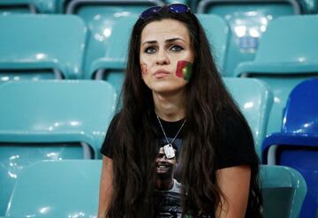 Portugal-Uruguay (1-2). Una aficionada portuguesa tras la eliminación en octavos de final.