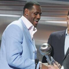 Tom Brady busca a LeBron James como nuevo ala cerrada