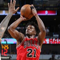 Un Butler (39) soberbio acerca los playoffs un poco más