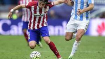 Camacho pugna con Filipe por un balón.