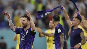 Doha (Qatar), 30/11/2022.- Lionel Messi of Argentina (L) and teammates react after the FIFA World Cup 2022 group C soccer match between Poland and Argentina at Stadium 947 in Doha, Qatar, 30 November 2022. (Mundial de Fútbol, Polonia, Catar) EFE/EPA/Ronald Wittek
