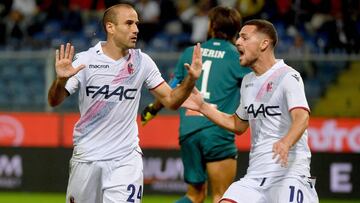 Genoa (Italy), 30/09/2017.- Bologna&#039;s Rodrigo Palacio (L) reacts after scoring a goal during the Italian Serie A soccer match Genoa CFC vs Bologna FC at Luigi Ferraris stadium in Genoa, Italy, 30 September 2017. (G&eacute;nova, Italia) EFE/EPA/LUCA ZENNARO