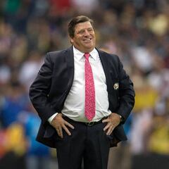 Como técnico del América, Miguel Herrera domina a Chivas