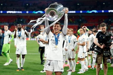 Arda Güler levanta la 15ª Copa de Europa del Real Madrid.