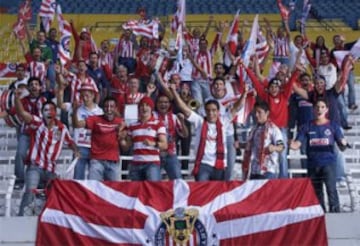 En el Bicentenario 2010 demostraron su apoyo a la afición al tomarse la foto como si fueran parte de la porrra rojiblanca.