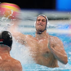 Gomila y Aguirre lideran una remontada mundial