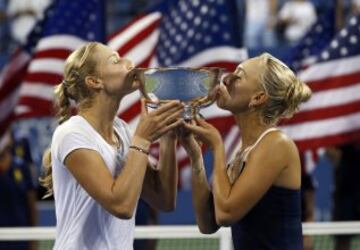 Ekaterina Makarova y Elena Vesnina tras ganar el US Open.