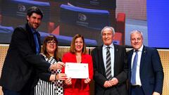 El presidente de la Real Federación Española de Balonmano, Paco Blázquez, la diputada foral de Gipuzkoa Goizane Álvarez, la alcaldesa de Irún Cristina Laborda y el presidente del Bidasoa Irún Gurutz Aginagalde, tras la elección de España como sede del Mundial Femenino de Balonmano 2029.