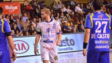 El Ademar recupera la sonrisa frente al Teucro en León
