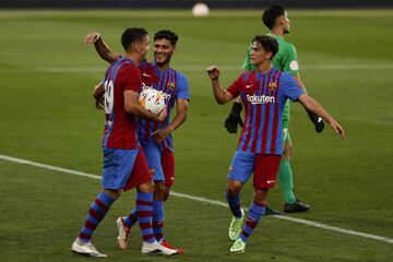 Rey Manaj celebra uno de sus tres goles.