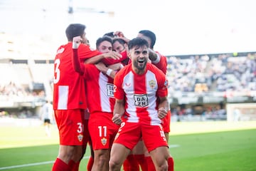 Primer plano de Arnau festejando el gol de Arribas.