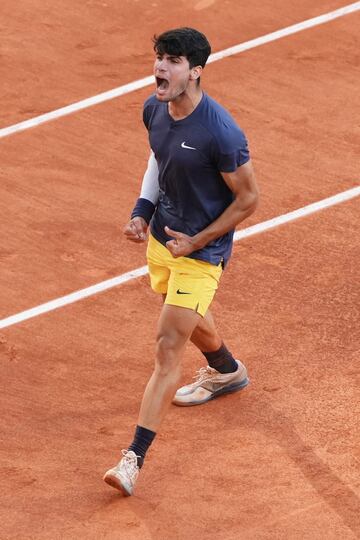 Alcaraz con gesto de rabia tras ganar a Zverev. 