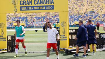 Jonathan Viera disfruta en el patio