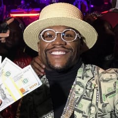Floyd Mayweather gana el bote de una máquina de casino