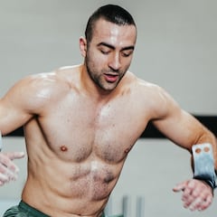 The moment someone dives in to rescue the missing Lazar Dukic