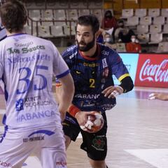 El Ademar vuelve a la victoria ante un Cisne que se desangra