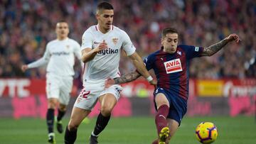 Sevilla&#039;s Portuguese forward Andre Silva (L) fights for the ball with Eibar&#039;s Spanish defender Ruben Pena during the Spanish league football match Sevilla FC against SD Eibar at the Ramon Sanchez Pizjuan stadium in Sevilla on February 10, 2019. 