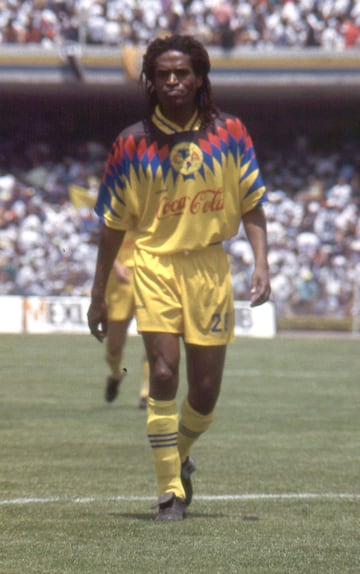 Jugó en América de 1994 a 1995.