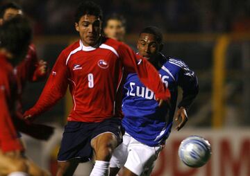 El ex delantero de Ñublense jugó con la "9" un amistoso ante Cuba, en 2007.