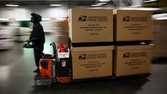 Are post offices open and will mail be delivered on Christmas Eve and Day 2025?