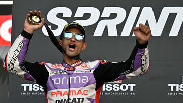 Jorge Mart¨ªn en el podio del esprint de Valencia.