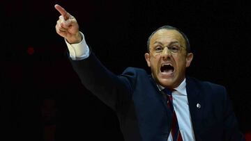 Ettore Messina, entrenador del Armani Milán, durante un partido