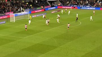 Es hermano de Jude Bellingham y le marcó este golazo a Vigouroux en Inglaterra: el chileno no tuvo tiempo para reaccionar