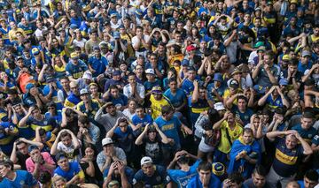 Aficionados de Boca viendo el partido.