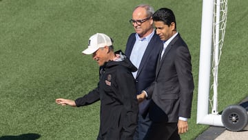Luis Enrique, Al Khelaïfi y Luis Campos, en un entrenamiento del PSG.