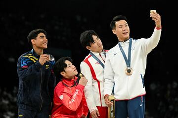 El gimnasta colombiano logró la medalla de plata en la prueba de barra fija de los Juegos Olímpicos de París 2024 tras lograr una clasificación de 14.533, misma puntuación del japonés Shinnosuke Oka que fue oro gracias a su ejecución.  