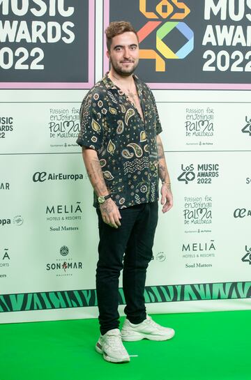 El cantante Beret posa en el photocall de la alfombra roja de Los40 Music Awards 2022.
