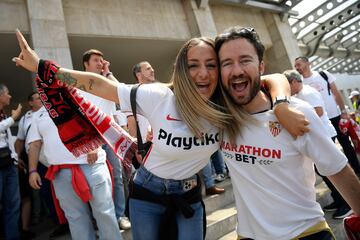 Un gran n迆mero de seguidores del equipo hispalense han viajado a la ciudad de Hungr赤a para disfrutar de la final de la Europa League ante la Roma.