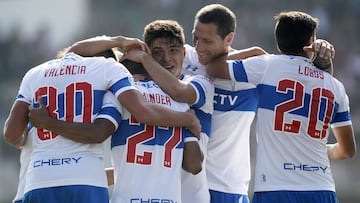 El jugador de Universidad Catolica Cesar Munder, celebra su gol contra Palestino.