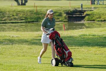 Teresa Urquijo, en el campo de golf de La Valmuza.