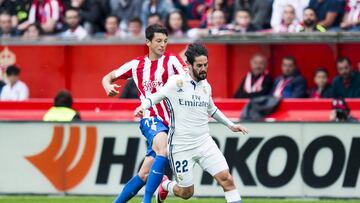 Mikel Vesga trata de parar a Isco.