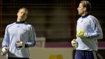 Neuer (izq.) no jugará. Weidenfeller le suplirá.