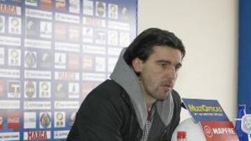 <b>PELIAGUDO.</b> Cosmin Contra, defensa rumano del Getafe, declaró en rueda de prensa que sería beneficioso para "todos" que el fichaje del "Pato" Abbondanzieri por Boca Juniors o la permanencia del argentino en el club madrileño se solucione "cuanto antes".