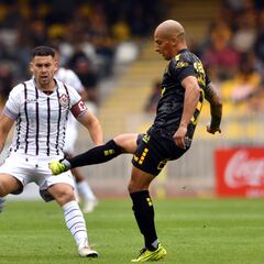 El clásico más caliente: roja, gol polémico y un joven de 20 años