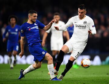 Chelsea eliminó desde los penales a Frankfurt tras empatar 1-1 (Global: 2-2) y se medirá en la final al Arsenal que hizo lo propio con Valencia.  