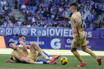 El M¨¢laga sali¨® trasquilado de Oviedo.