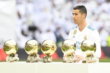 Cristiano Ronaldo ofreció su quinto Balón de Oro a la afición