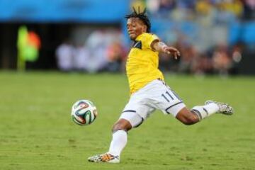 VOLANTES: Juan Cuadrado, Colombia. El mediocampista se fue a Chelsea desde la Fiorentina. Vale 29 millones de euros.