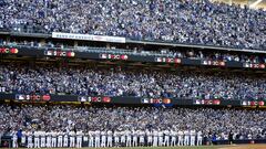 LOS ANGELES, CALIFORNIA - JULY 19: Members of the National League hold up signs during the "Stand Up To Cancer" moment during the 92nd MLB All-Star Game presented by Mastercard at Dodger Stadium on July 19, 2022 in Los Angeles, California.   Ronald Martinez/Getty Images/AFP
== FOR NEWSPAPERS, INTERNET, TELCOS & TELEVISION USE ONLY ==