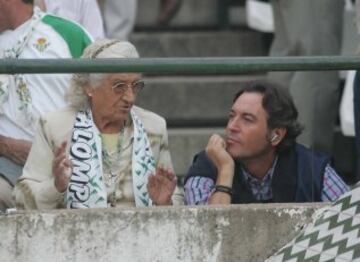 En el partido ante el Real Madrid en octubre de 2004 junto a el periodista Pipi Estrada.
