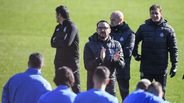 Bordalás, con Patri al fondo.