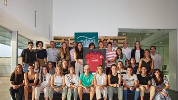 La plantilla de Osasuna femenino en las instalaciones de Verleal.