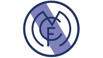 Con la llegada de la II República el escudo del Real Madrid pierde la corona y aparece una franja morada. Sería así hasta 1941. 